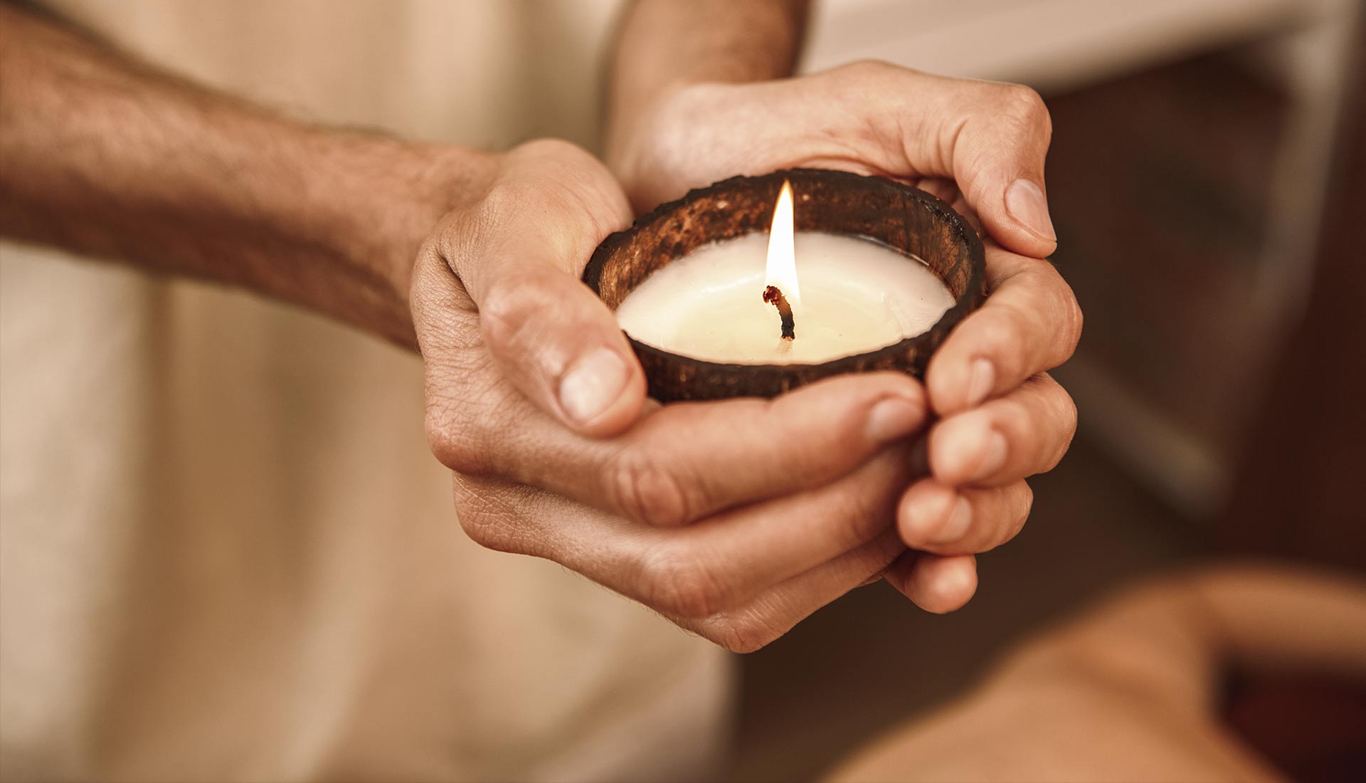 h4-rev-img3 Séance massage bien-être à la bougie